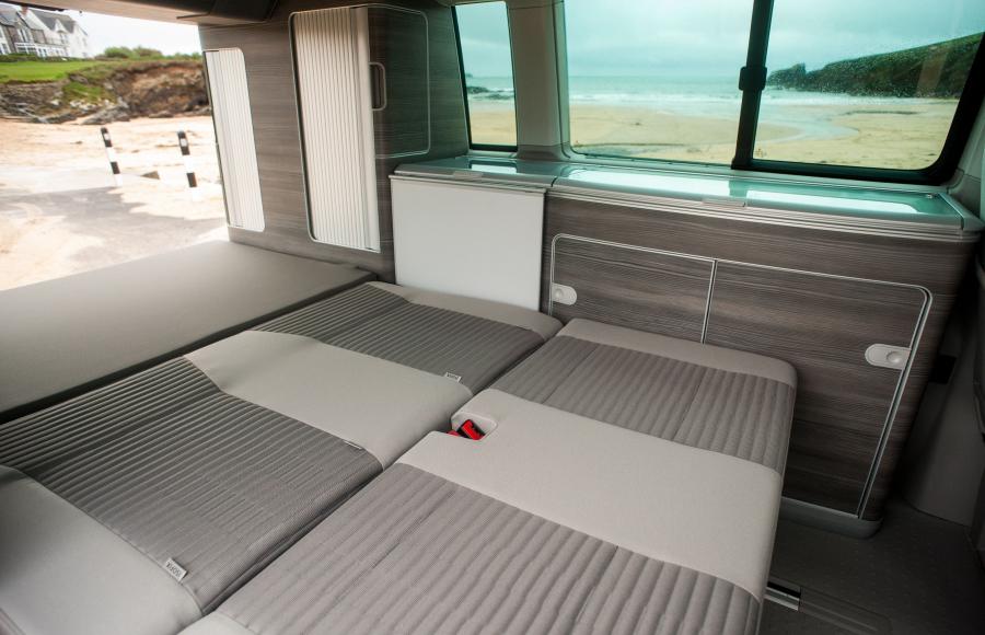 Интерьер Volkswagen California Ocean (T6) 2015 года  (UK) (фото 3 из 40)